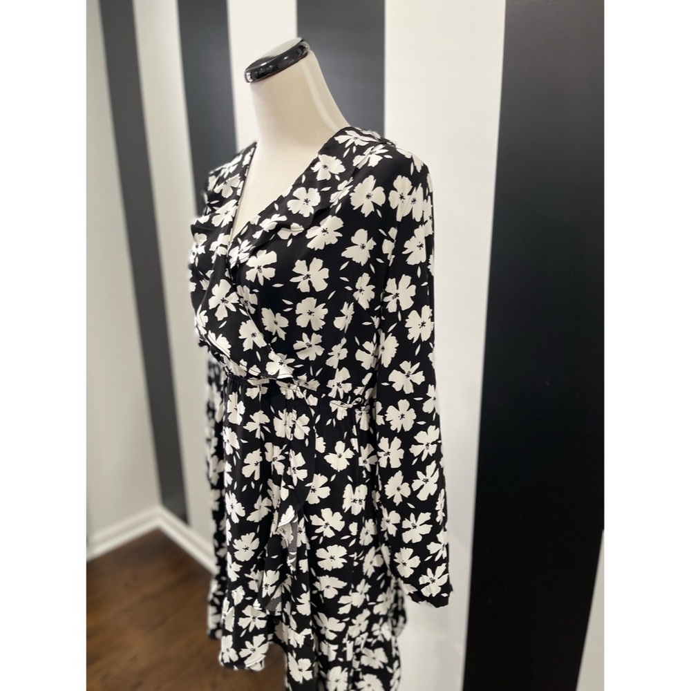 Black & White Floral Long Sleeve V-Neck Mini Ruffle Dress - Picture 4 of 5